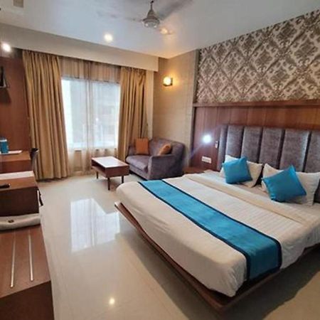 Fabhotel Prime Sapphire Regency วาโดดารา ภายนอก รูปภาพ