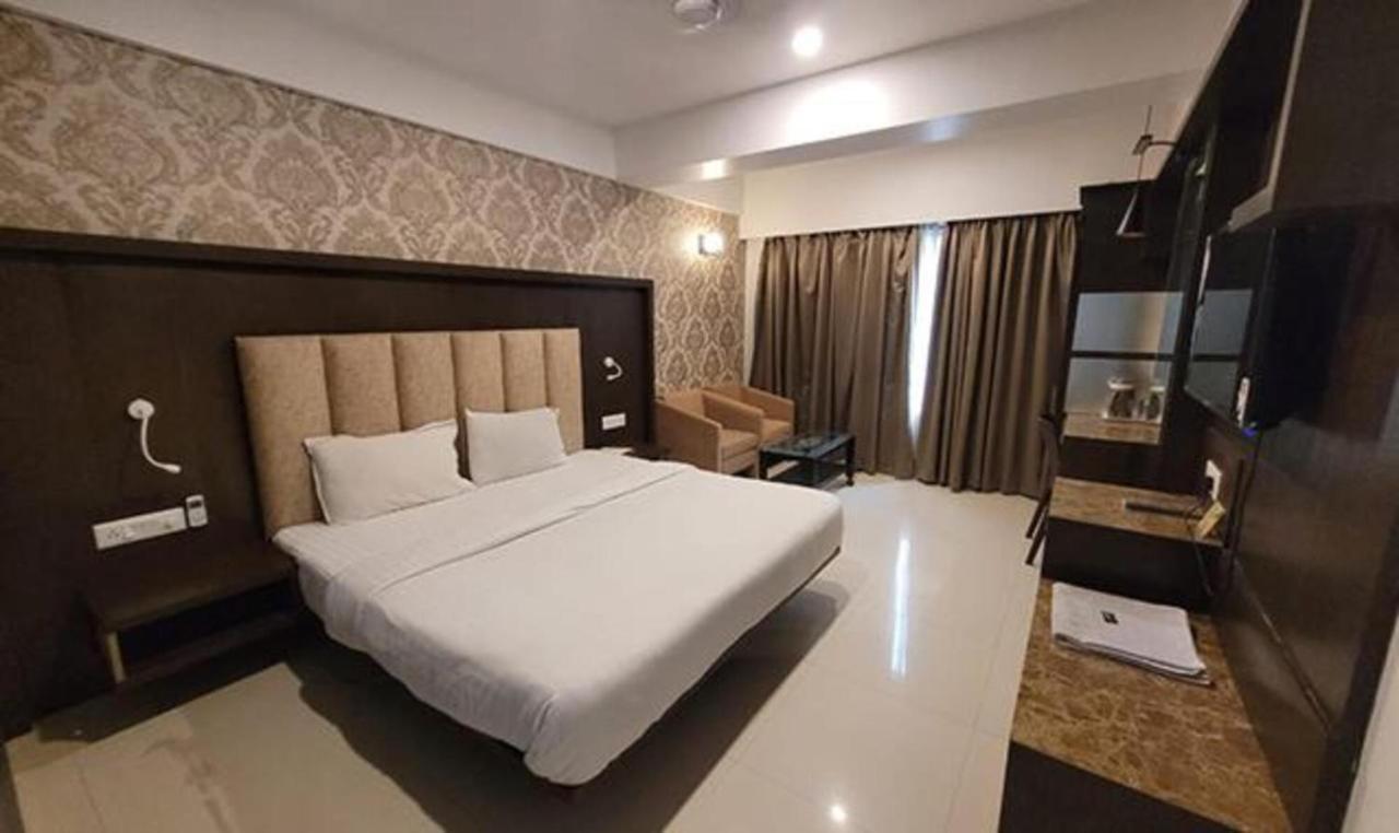 Fabhotel Prime Sapphire Regency วาโดดารา ภายนอก รูปภาพ