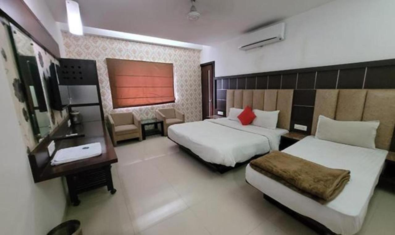 Fabhotel Prime Sapphire Regency วาโดดารา ภายนอก รูปภาพ