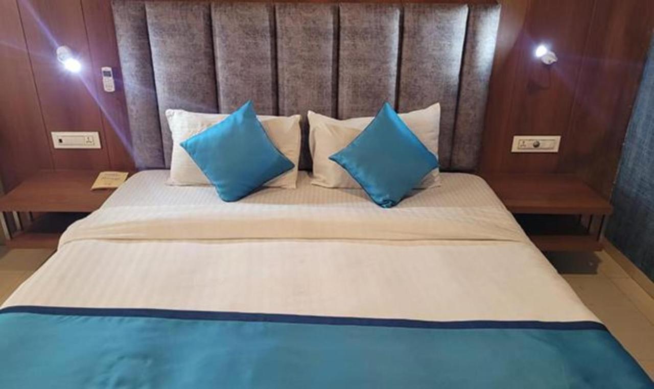 Fabhotel Prime Sapphire Regency วาโดดารา ภายนอก รูปภาพ
