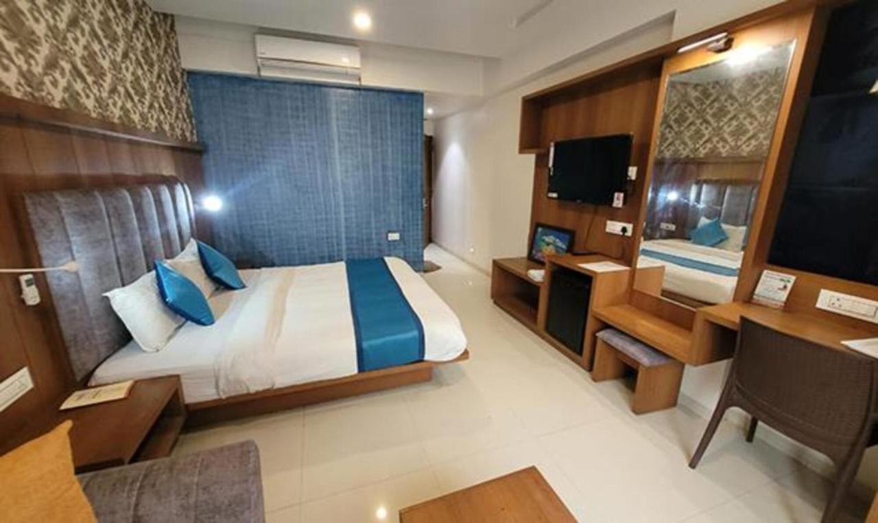 Fabhotel Prime Sapphire Regency วาโดดารา ภายนอก รูปภาพ