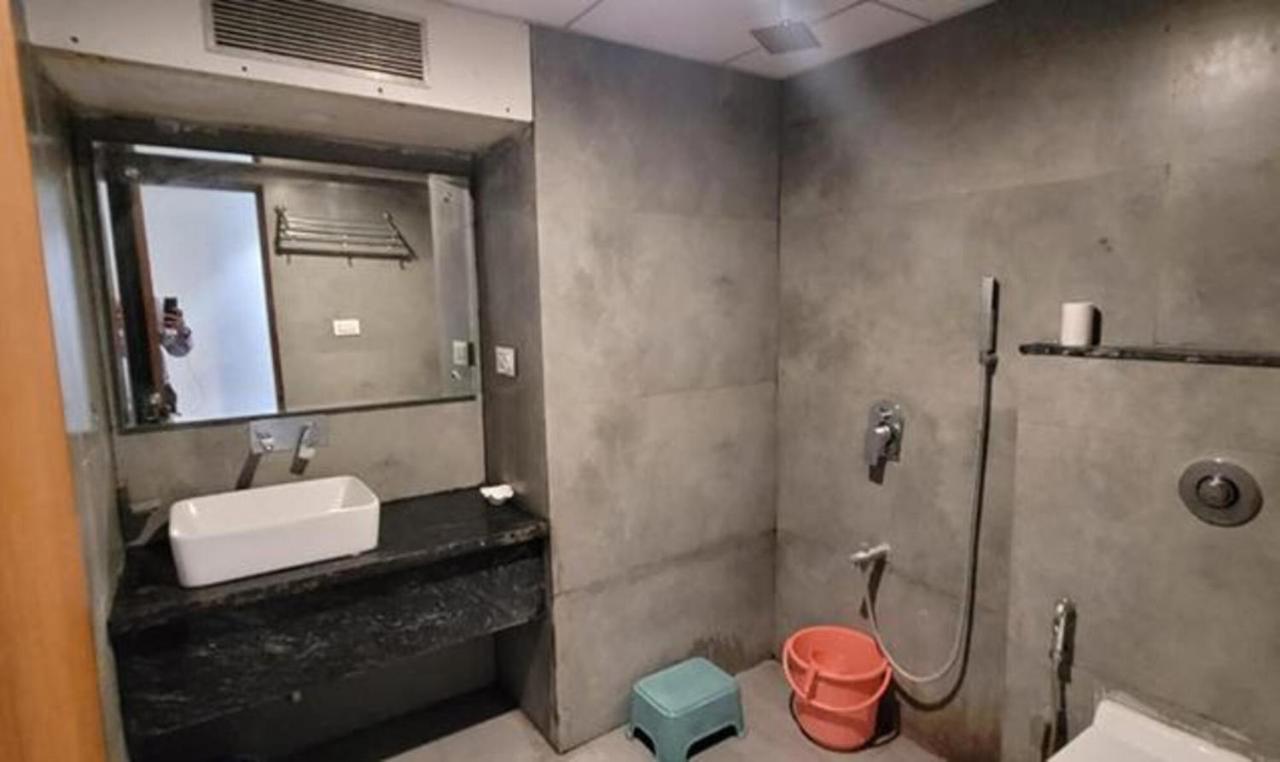 Fabhotel Prime Sapphire Regency วาโดดารา ภายนอก รูปภาพ