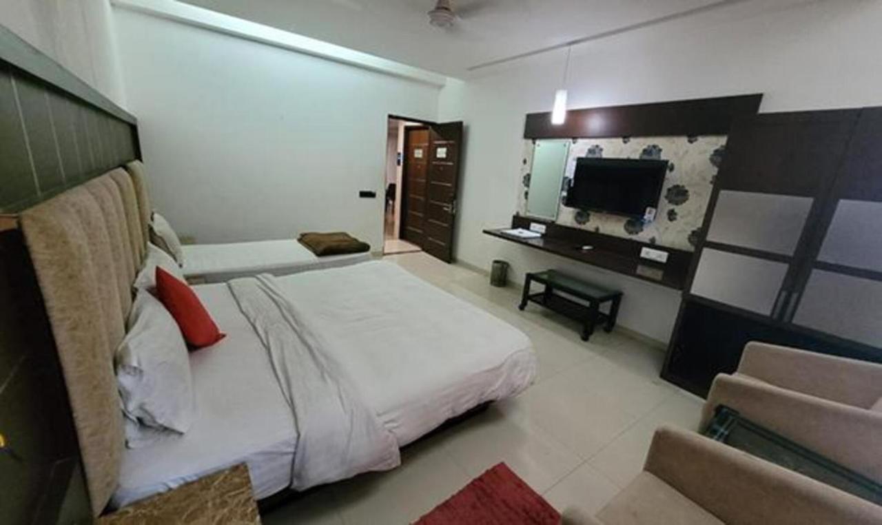 Fabhotel Prime Sapphire Regency วาโดดารา ภายนอก รูปภาพ