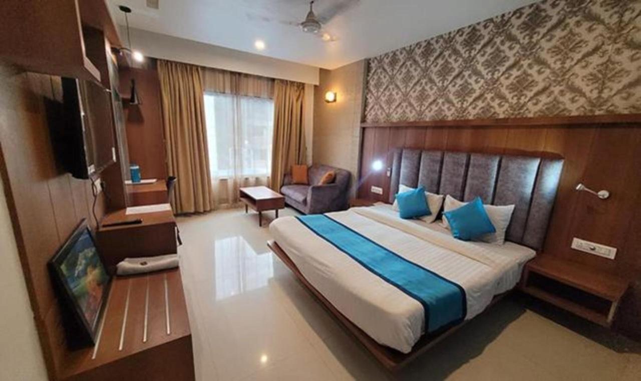 Fabhotel Prime Sapphire Regency วาโดดารา ภายนอก รูปภาพ