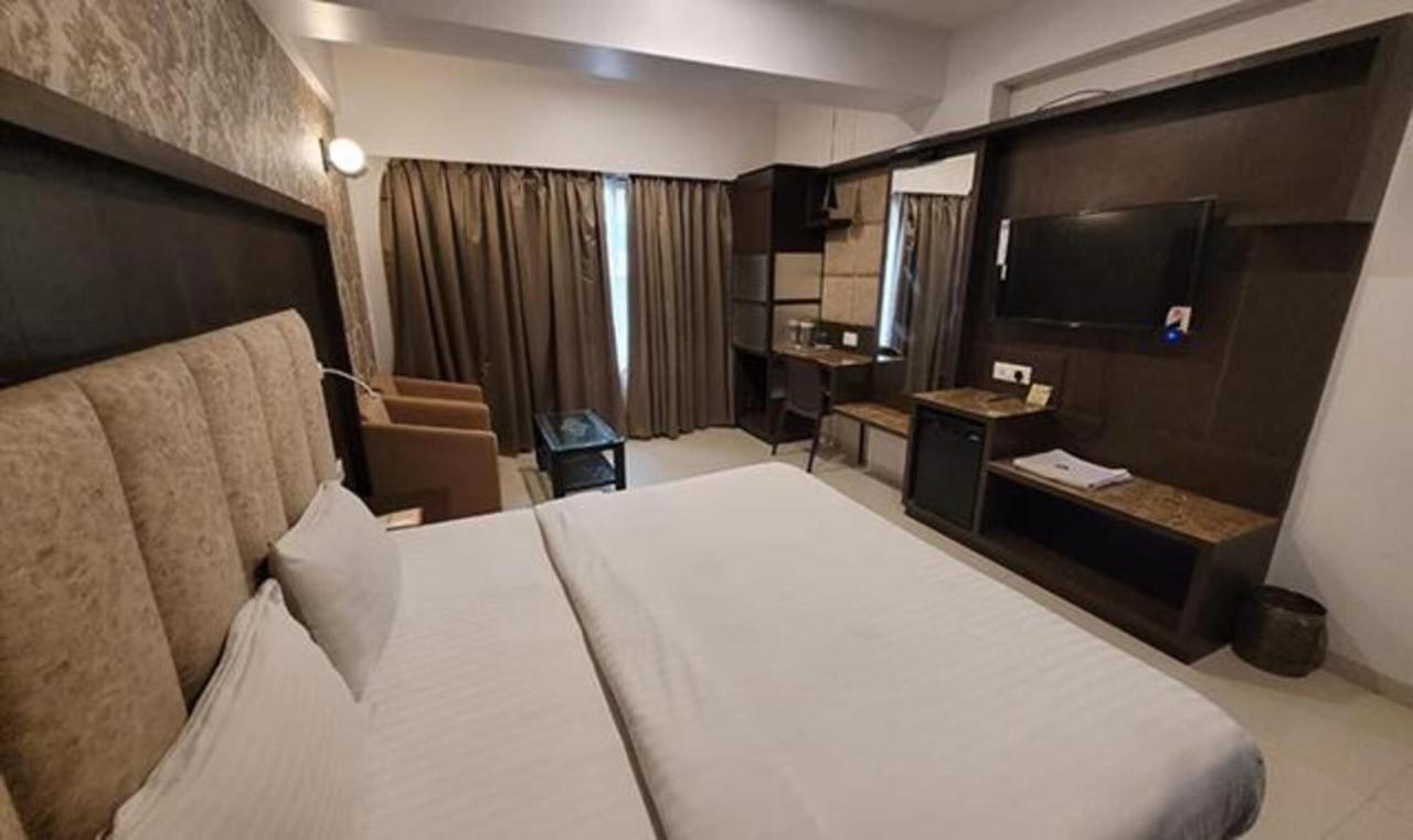 Fabhotel Prime Sapphire Regency วาโดดารา ภายนอก รูปภาพ