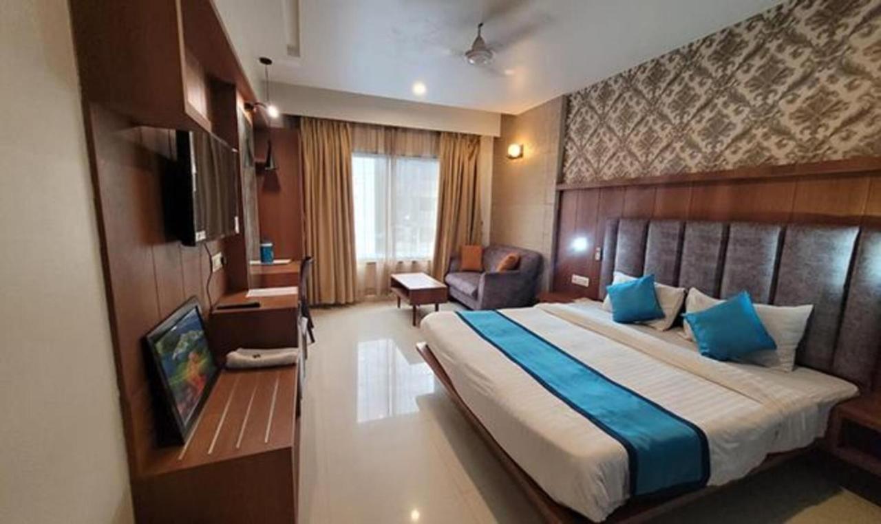Fabhotel Prime Sapphire Regency วาโดดารา ภายนอก รูปภาพ